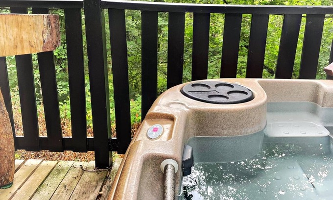 Llanybri House | Goldcrest 3 -Hot Tub-Woodland Lodges-Carmarthenshire-Tenby