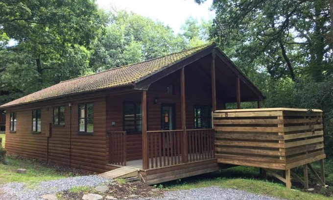 Llanybri House | Goldcrest 4-Hot Tub-Woodland Lodges-Carmarthenshire-Tenby