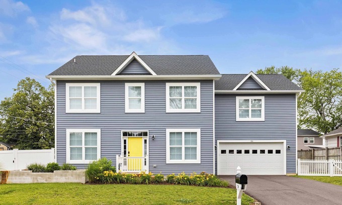 Edgewater House | Golden Anchor Retreat; Lux Living! - Sleeps 7