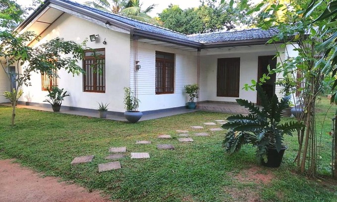 Attikulama House | Golden bond Family Resort