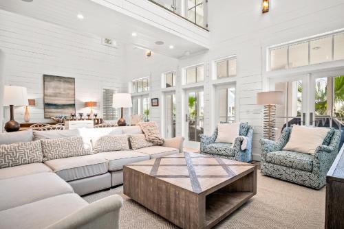 Cinnamon Shore House | Golden Daze 239 SE
