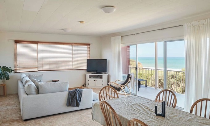 Surf Coast House | Golden Gully Beach Shack A Relaxed Oceanfront Stay