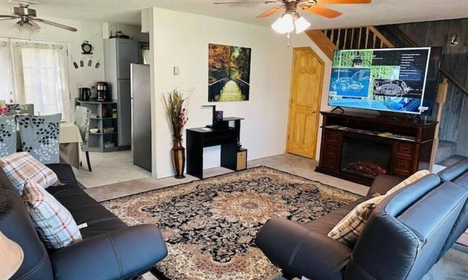 Fairbanks Apartment | Golden Heart 3-Bed Luxury Home