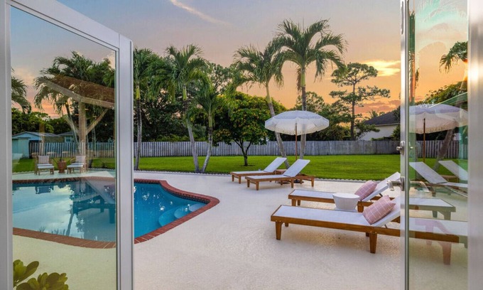 Palm Beach Country Estates House | Golden Hour, Heated Pool, Thanksgiving, Pickleball