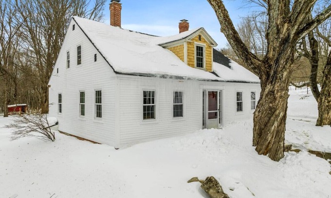 Gilmanton Condo | Golden Pasture Getaway – Rustic Family Retreat