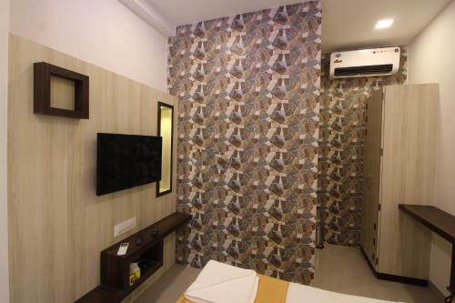Vile Parle West Hotel | Golden Residency
