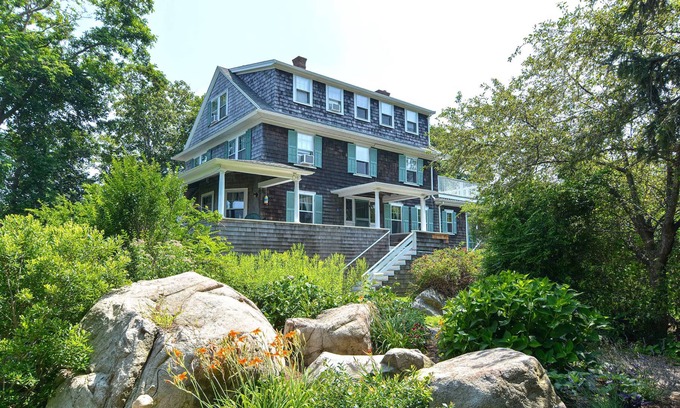 Gloucester House | Golden Sands at Good Harbor: Just walk across the street to the beach.
