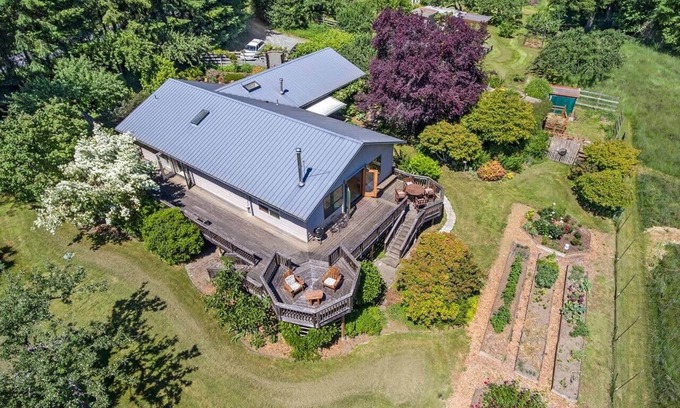 Olga House | Goldeneye Farm - Orchard & Ponds