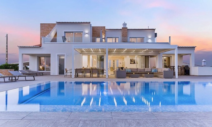 Lagoa e Carvoeiro Villa | Goldeneye Luxury 6 Bedroom Villa With Infinity Pool sea view