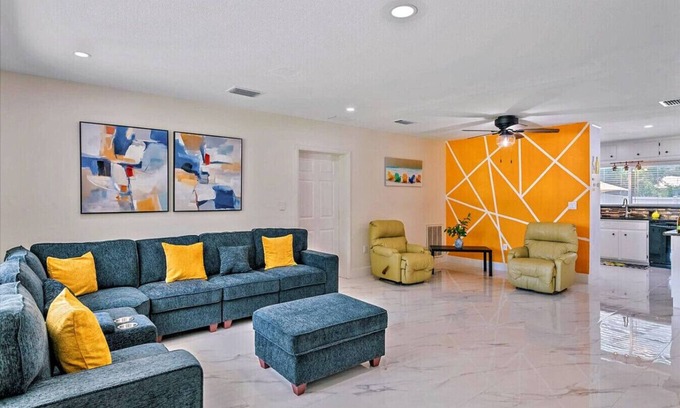 Bradenton House | GoldenVibes/BBQ/Pool/4BD/3BA/Game Room/Minigolf/Pickleball.