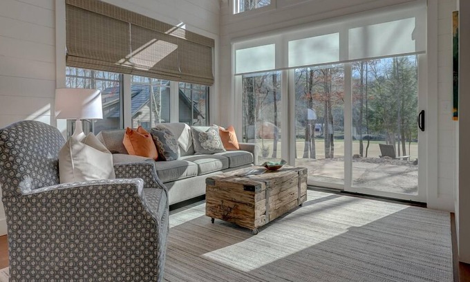 Mineral Bluff Cottage | Golf and Riverfront Cottage | King Bed | Group Availability