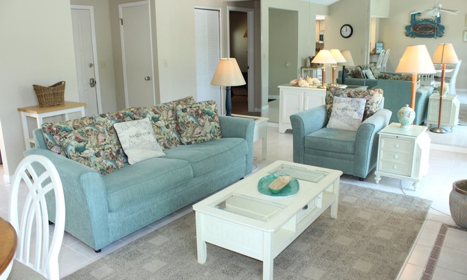 Fort Walton Beach - Destin Villa | Golf Cart! Pool on Lake! Linkside Village 466!