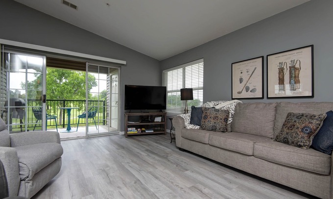 Branson Condo | Golf Course View, Quiet, Comfy, Pet-Friendly at Holiday Hills Golf & Resort
