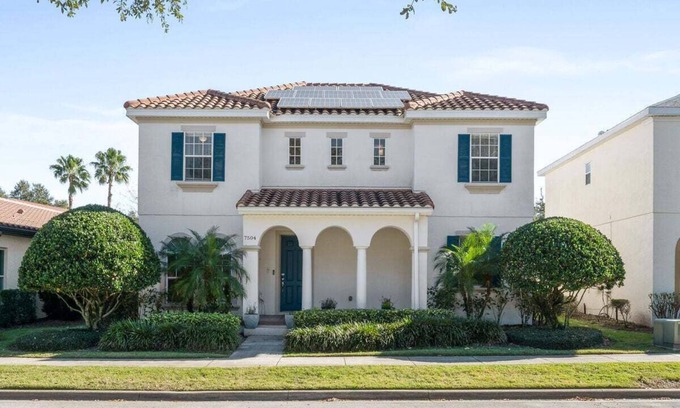 Reunion House | Golf course view - Wood floors, DVR, pool hot tub, movie theatre, resort pools.