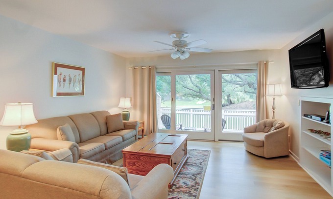 Isle of Palms Villa | Golf course villa with pool & tennis access - walk to the ocean beach!