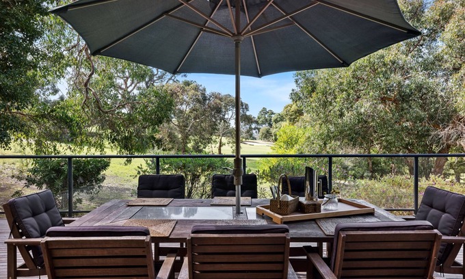 Anglesea House | Golf Edge I Backs onto golf course!