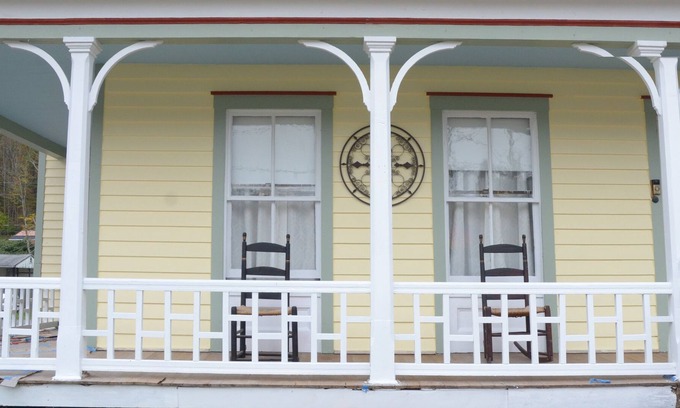 Roxbury House | GOLF, HIKE, SKI, PERFECT FOR WEDDING GUESTS