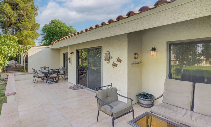 Palm Desert Condo | Golf & Swim: Country Club Condo in Palm Desert
