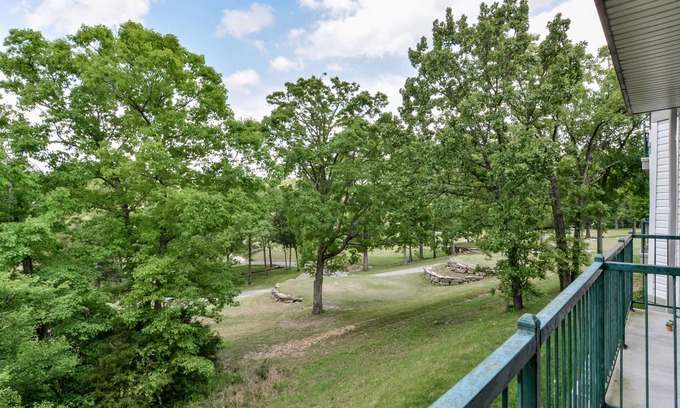 Branson Condo | Golf View Resort Condo | No Stairs + Pools & Perks