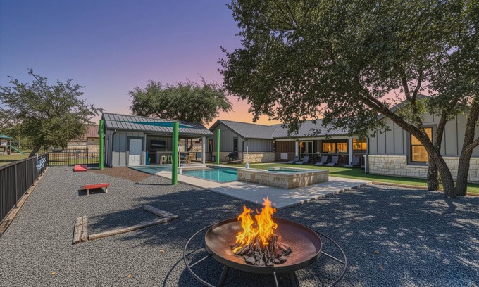 Sabinal House | Golfers paradise minutes away from the Frio River!