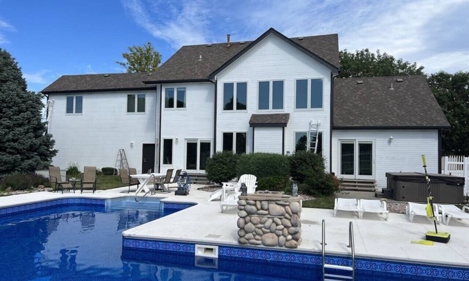 Omaha House | Golfside Oasis, Sleeps 22! Gym