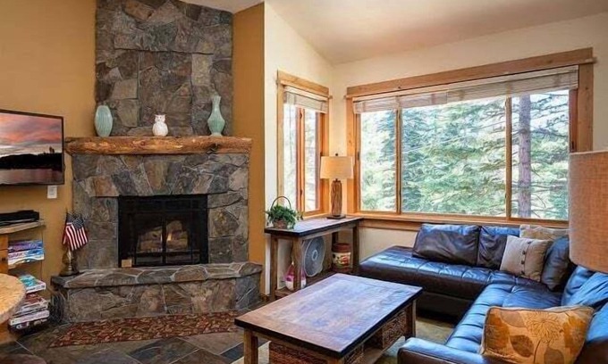Truckee Condo | Gondola Lookout in Northstar