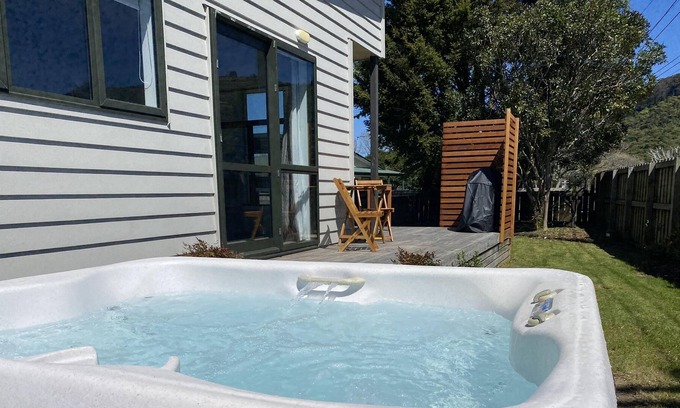 Selwyn Heights House | Gondola View Inn - 3 Bedroom, 1 Bathroom close to the attractions