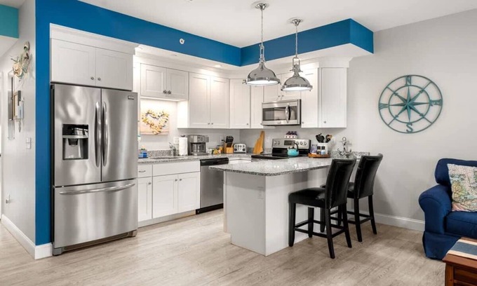 Hampton Condo | Gone Coastal | 1 Block to Beach & Boardwalk