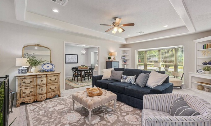 La Brisa House | Good Bull Getaway: 3 Br + Backyard Deck