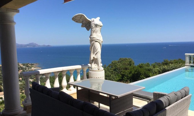 Les Issambres House | Goonie Lodge