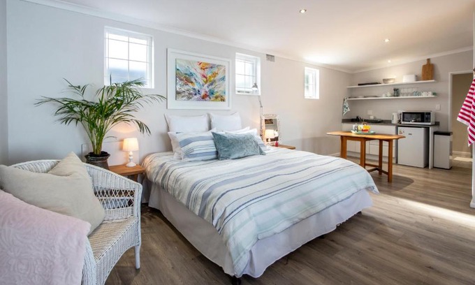 Hermanus City-Centre Apartment | Goozi Garden Cottage