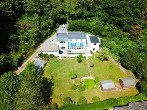 Pendine House | Gordy Hall -Sea facing Welsh cottage with stunning views