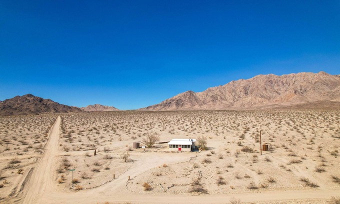 Twentynine Palms House | Gorgeous 1 Bedroom House and Artist Studio On The Edge of Wonder Valley