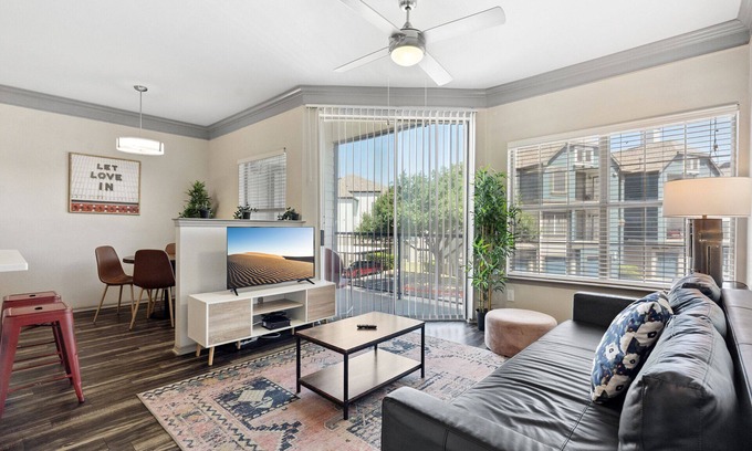North Burnet Apartment | Gorgeous 1BR Next to the Domain 0954