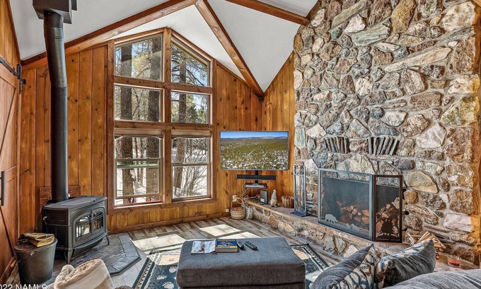 Munds Park House | Gorgeous 3 Bedroom Munds Park Cabin w/ 2 fireplaces