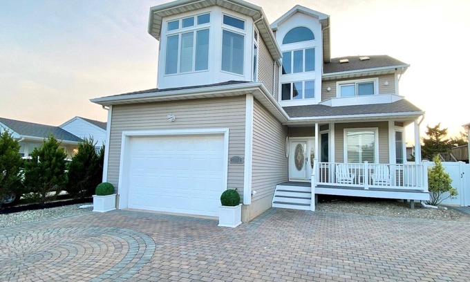 Normandy Beach House | Gorgeous 5 bed, 4.5 bath just houses to the beach, sleeps 12! Amazing location!
