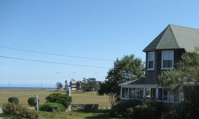 Oak Bluffs House | Gorgeous 7BR/6BA Ocean views Walk to Beach & Town - 10% off two week stay!