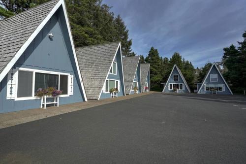 Otter Rock Ski Chalet | Gorgeous A-Frame by the Beach in Otter Rock, Oregon