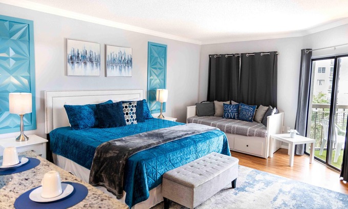 Florida Center Apartment | Gorgeous and cozy 2 miles Universal Studios condo: pool, hot tub, tennys court