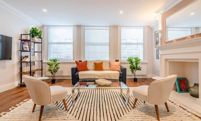 Soho Apartment | Gorgeous and Spacious Apartment in Soho