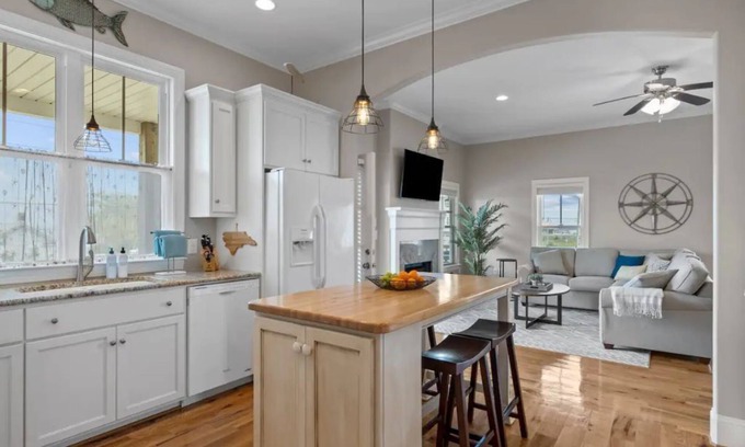 Morehead City House | Gorgeous By the Bay House: Downtown Morehead City