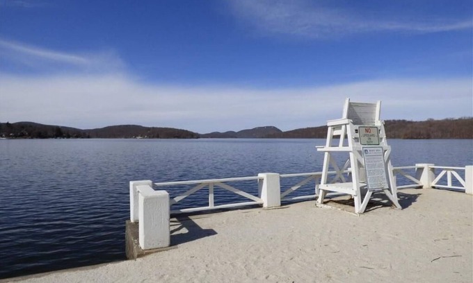New Fairfield House | Gorgeous Candlewood Isle Lake View Home