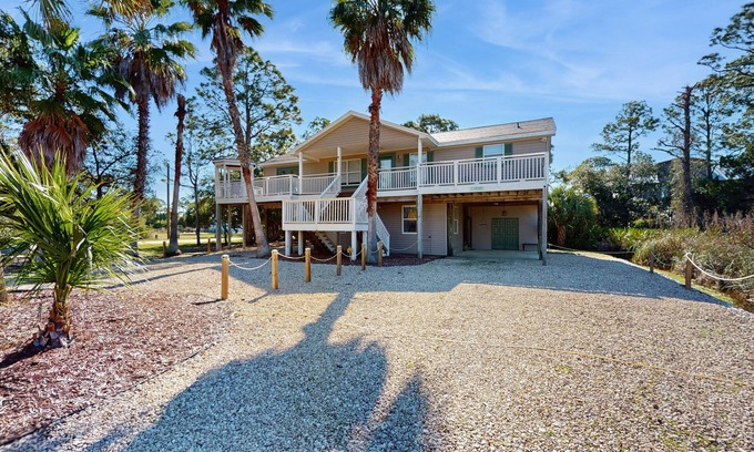 St. George Island House | Gorgeous coastal duplex with full kitchen, close to beach