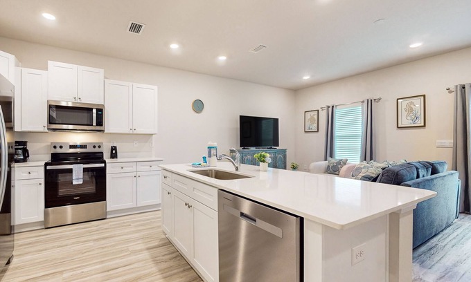 Gulf Breeze House | Gorgeous coastal home with plenty of space and close to everything