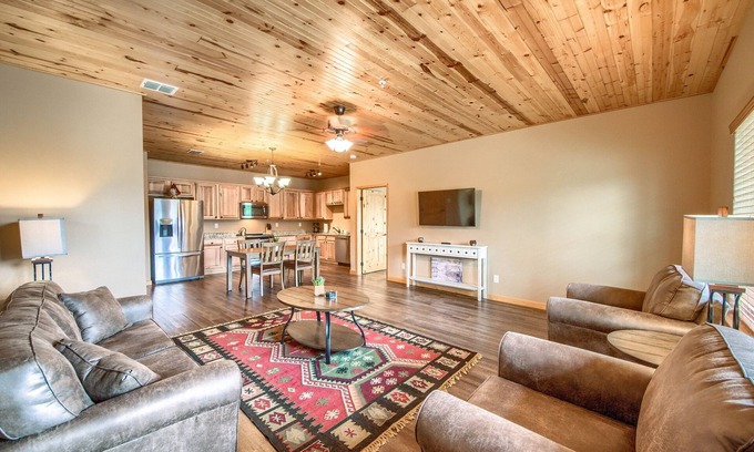 Gruene Condo | Gorgeous Condo Historic Gruene with pool! Dog friendly!