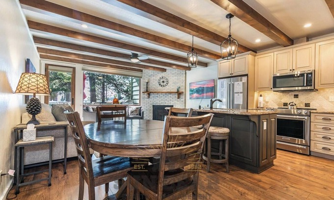 Incline Village Condo | Gorgeous Condo with Beach Access! (LA99945)