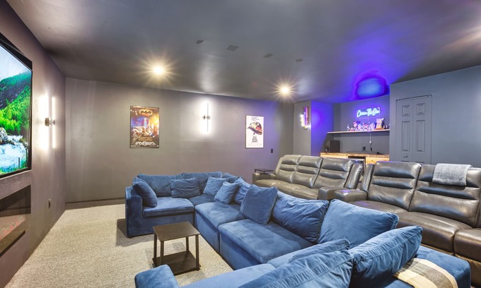 Conroe House | Gorgeous Conroe Getaway w/ Deck: 6 Mi to Lake!