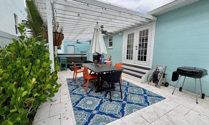 Bartlett Park House | Gorgeous Craftsman Pool & Hot Tub Home, Walk to Downtown and Tampa Bay