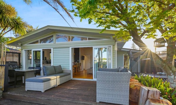 Glendowie House | Gorgeous Family Home | Fully Fenced & Toys