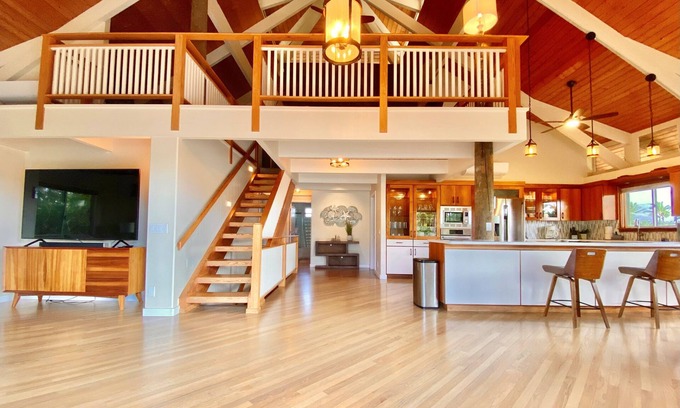 Halama Street House | Gorgeous Home Across from Beach - 5 BR + Opt. Cottage/4 Bath/AC